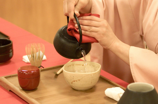 女人喝茶要行扣茶禮嗎，叩茶禮女士能用嗎？