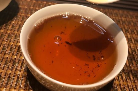 大紅袍第一泡要倒掉嗎，洗茶水需倒掉但第一泡出湯