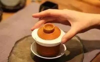 三才蓋碗的正確拿法，三才蓋碗抓碗法圖解