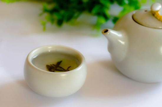 綠茶碧螺春怎么泡簡(jiǎn)易步驟，沖泡碧螺春的十二步驟口訣