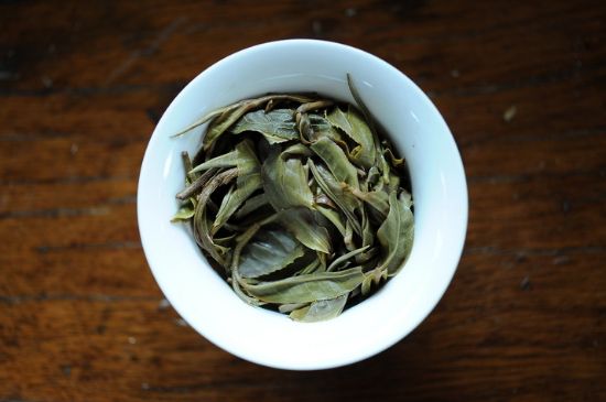 干吃茶葉致癌嗎，長期吃干茶葉的危害