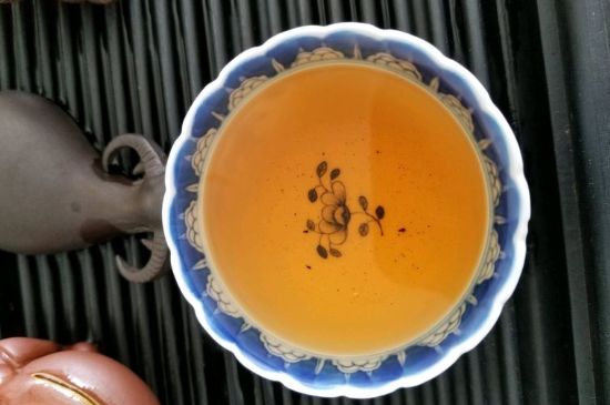 大紅袍第一泡要倒掉嗎，洗茶水需倒掉但第一泡出湯