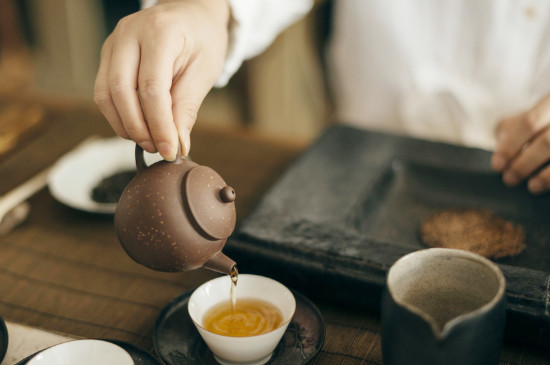 女人喝茶要行扣茶禮嗎，叩茶禮女士能用嗎？