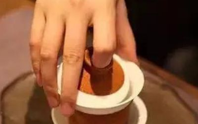 三才蓋碗的正確拿法，三才蓋碗抓碗法圖解