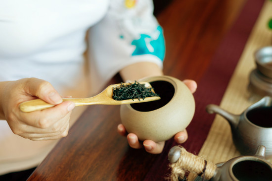 女人喝茶要行扣茶禮嗎，叩茶禮女士能用嗎？