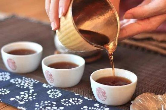 喝茶茶桌上的禮儀有哪些，泡茶待客十大禮儀不可不做！