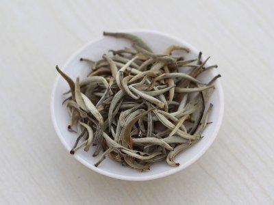 白茶品質(zhì)如何區(qū)分，白茶的優(yōu)劣質(zhì)量辨別方法