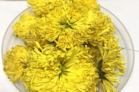 菊花茶大朵小朵有什么區(qū)別，菊花喝大朵還是小朵？