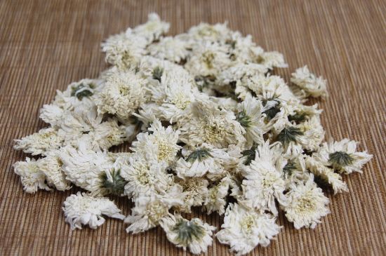 晚上可以喝菊花茶泡水嗎，睡覺(jué)前能不能喝菊花茶？