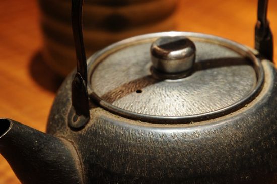 日本鐵壺怎么開壺，新鐵壺開壺方法
