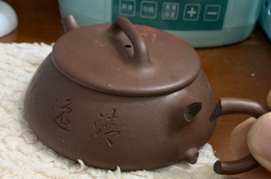 新買的紫砂壺為什么會(huì)裂，真的紫砂壺是不是很容易開(kāi)裂？