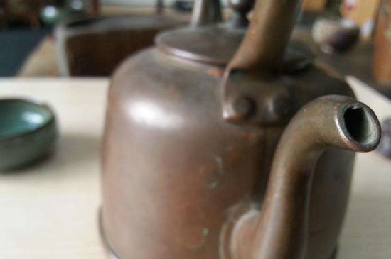 用銅壺?zé)惺裁唇?，銅壺煮水的兩大忌諱和好處
