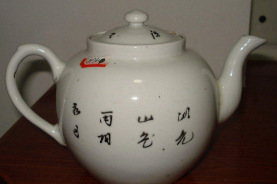 瓷壺適合泡什么茶，瓷器茶具喝什么茶好