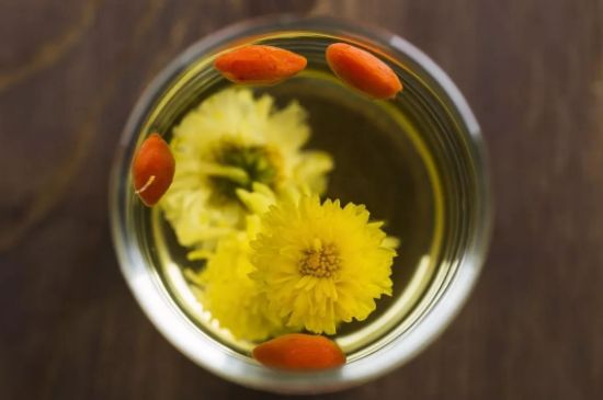 菊花茶的最佳搭配有哪幾樣，菊花茶和什么搭配喝效果好？