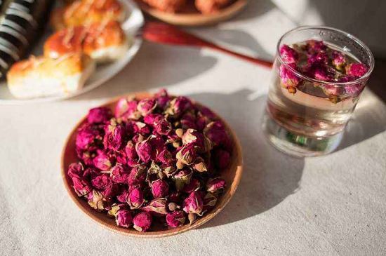 玫瑰花茶的功效與作用，堅持喝一個月玫瑰花茶會怎樣？