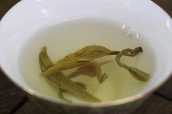 茉莉龍珠泡開后為什么都是梗，茉莉龍珠泡開后什么樣？