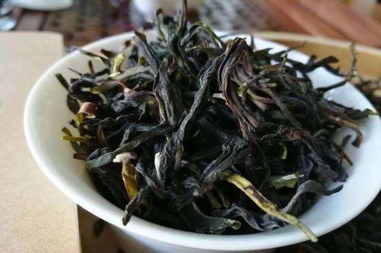 鴨屎香單叢雪片茶的特點，鳳凰雪片茶有什么特點？