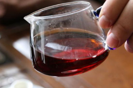 茯磚茶與普洱茶哪個(gè)好，茯茶和普洱茶口味區(qū)別