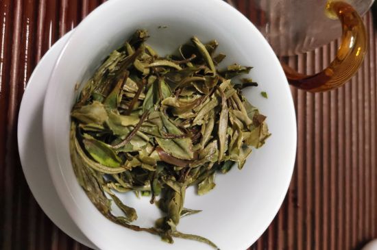 7年壽眉和2年白牡丹哪個好，老白茶壽眉與白牡丹的口感區(qū)別