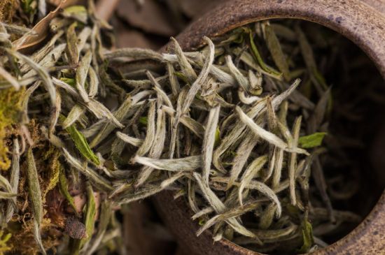 福鼎白茶要喝老的嗎，為什么喝白茶要喝老茶存新茶？