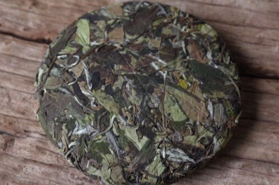 怎么撬老白茶茶餅不容易碎，福鼎白茶如何撬茶方法