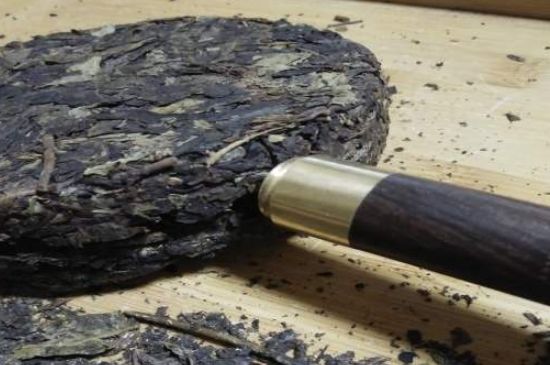 伏茶里的金花是黃曲霉素嗎，金花茯茶里的是什么菌