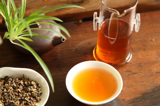 飯后多長時間喝六堡茶最好，六堡茶一天喝多少