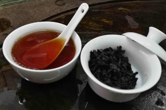 肉桂茶和大紅袍哪個(gè)貴，武夷山肉桂與大紅袍的價(jià)格比較