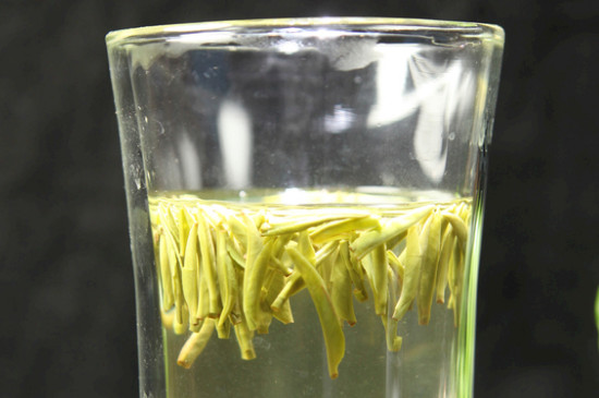 竹葉青茶泡不立起來怎么回事，竹葉青茶怎么泡立起來