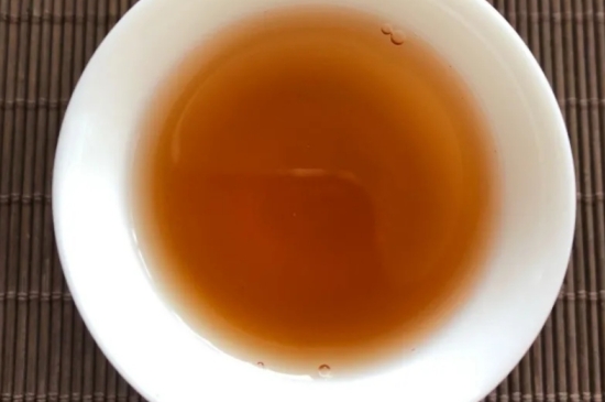 老白茶上火還是去火？夏季喝煮的老白茶會容易上火！