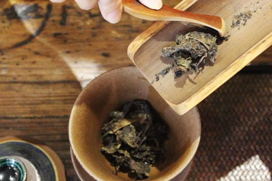 茯磚茶與普洱茶哪個(gè)好，茯茶和普洱茶口味區(qū)別