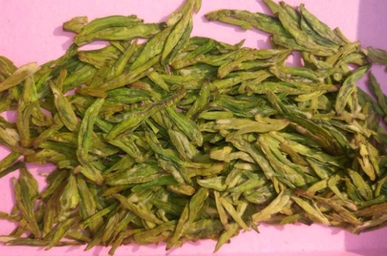 西湖龍井新茶和陳茶的區(qū)別，怎么區(qū)分龍井新茶和舊茶？
