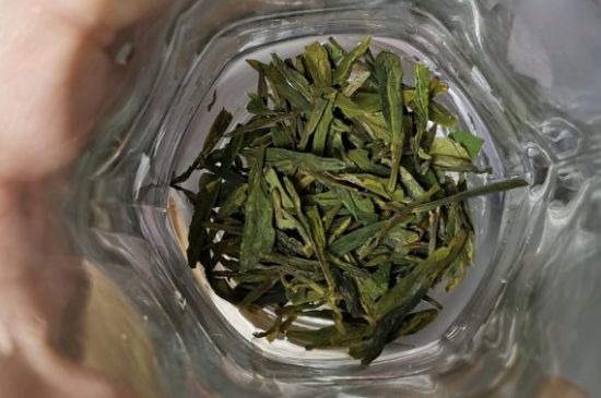 龍井茶放二年了能喝嗎，過期龍井茶的妙用！