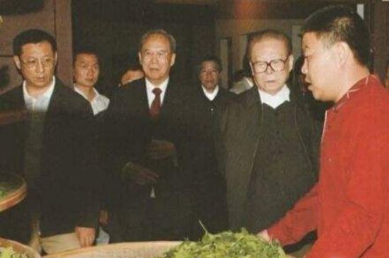 母樹大紅袍給誰喝了，為什么母樹大紅袍叫三棵六株？