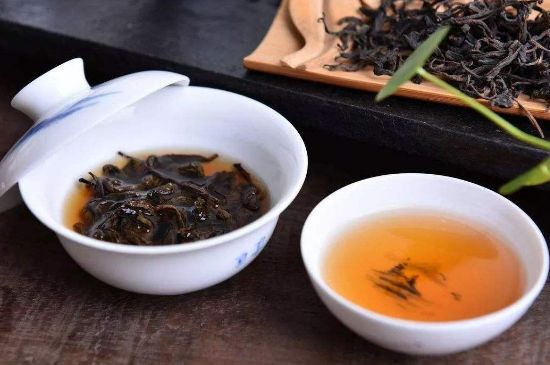 茯磚茶與普洱茶哪個(gè)好，茯茶和普洱茶口味區(qū)別