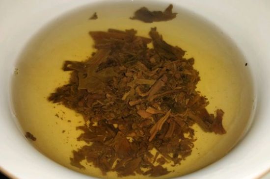 女人喝紅茶好還是喝普洱茶好，普洱茶和紅茶哪個(gè)適合女人喝