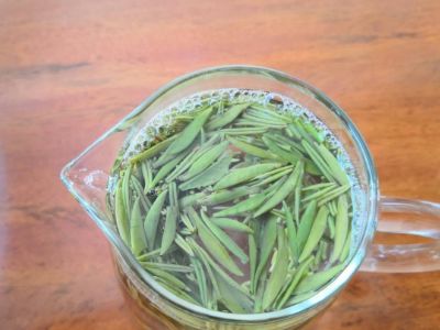 竹葉青和毛尖的區(qū)別，竹葉青和信陽(yáng)毛尖哪個(gè)好？