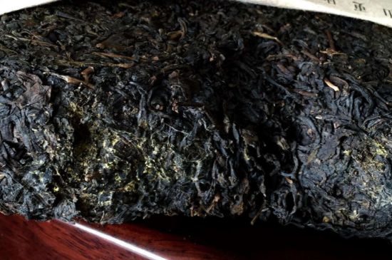 伏茶里的金花是黃曲霉素嗎，金花茯茶里的是什么菌