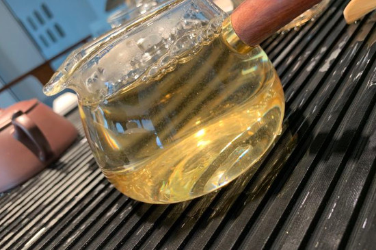 白毫銀針年份越久越好嗎，銀針白毫是否越陳越好