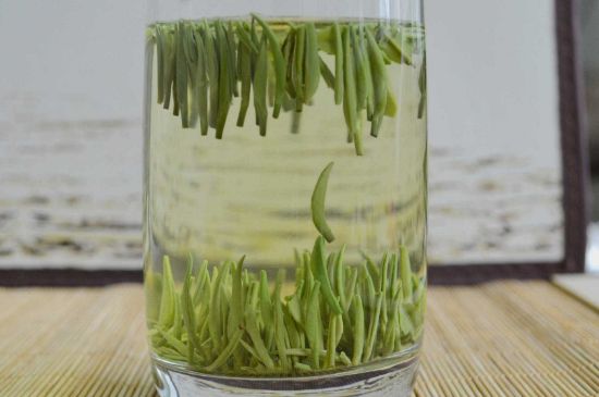 雀舌和竹葉青的區(qū)別，雀舌對比竹葉青圖片